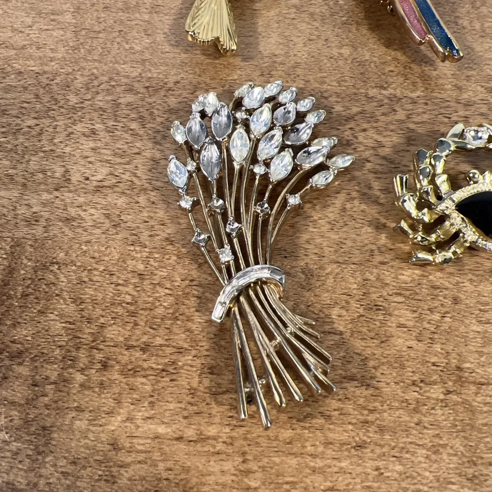 Vintage‎ Brooch Lot Birds, Crab, Flower Bouquet